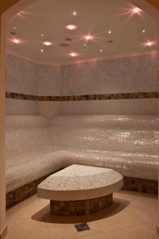 טוקס Hotel Burgschrofn מראה חיצוני תמונה