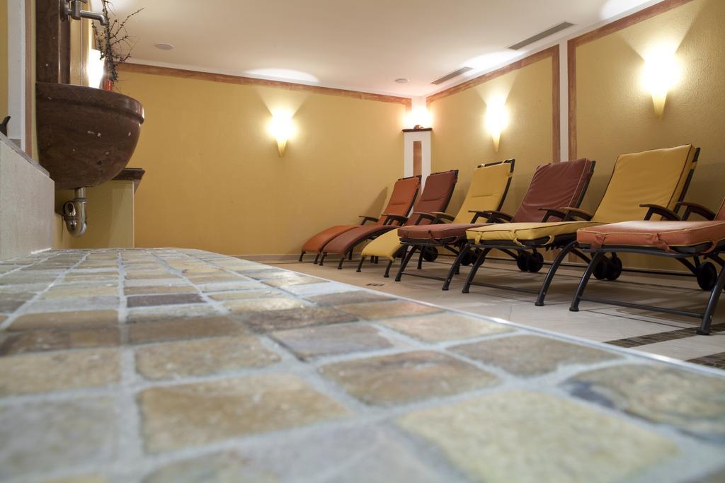טוקס Hotel Burgschrofn מראה חיצוני תמונה