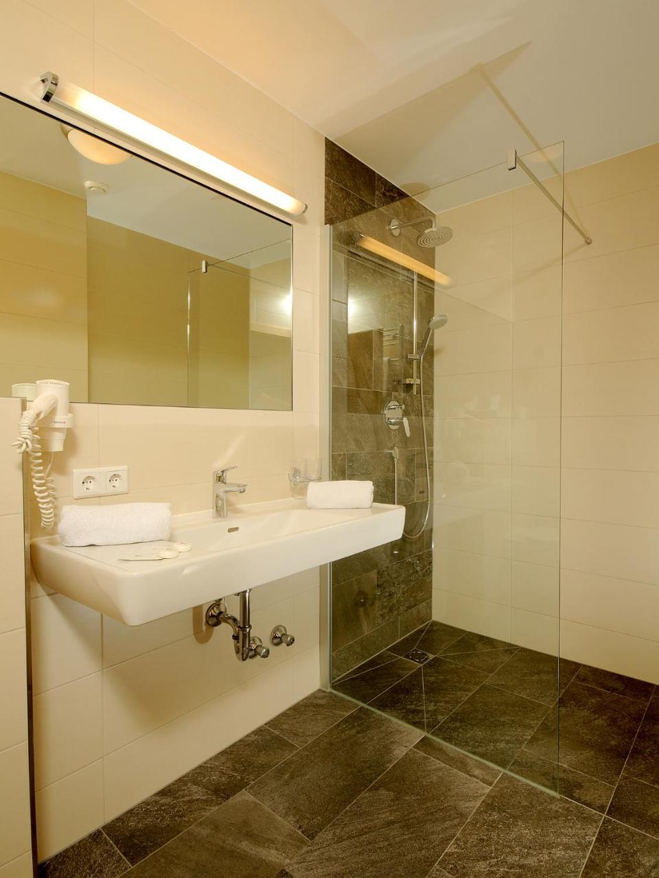 טוקס Hotel Burgschrofn מראה חיצוני תמונה